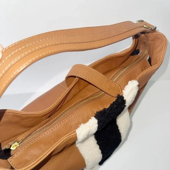 Clever Carriage Tan Leather Hobo Bag Shearling Detail EarPod Case Cowboy Rodeo - Picture 9 of 14